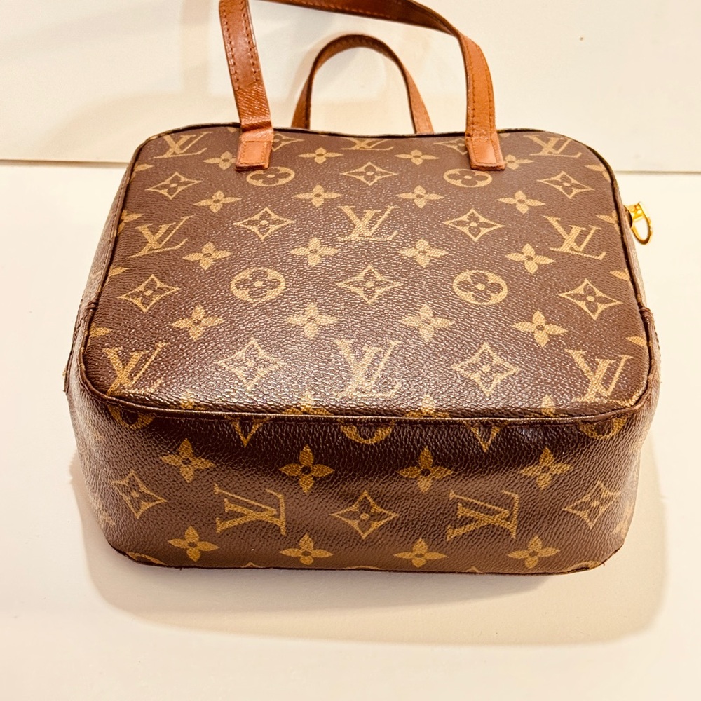 Louis Vuitton monogram hand bag can be attached a strap on it to be shoulder bag - Picture 14 of 16
